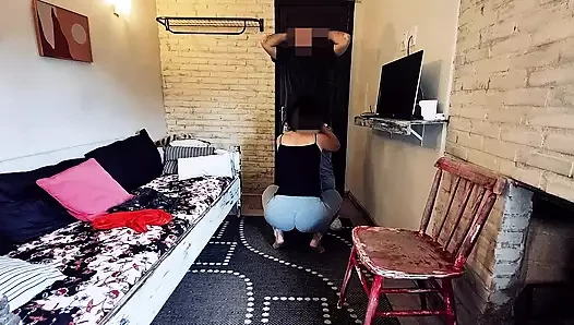 Pantolonumu almaya geldi... Ama onun yerine denedim