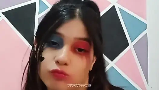 Sadık takipçilerimle görüntülü görüşmeler size büyük göğüslerimi ve vajinamı gösteriyorum