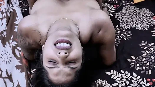 Güzel kayınbiraderi altın erkeklerle seks yapıyor