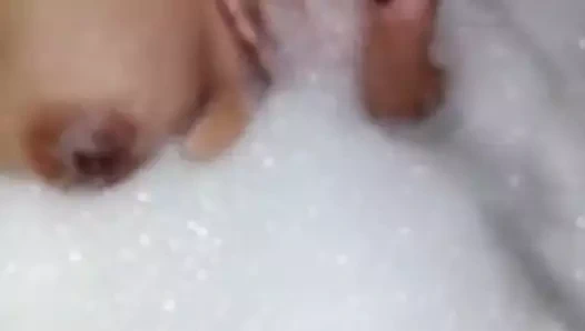 Hint kız arkadaş içinde küvet