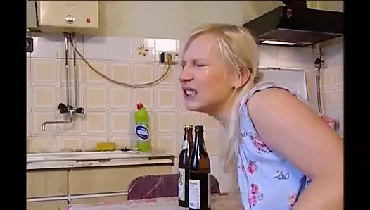 Çok sürtük küçük kuzenimin amcığı her zaman ıslak ve ateşli