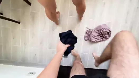 Hou genç üvey kızkardeş