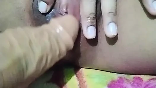 Aaj may apni sexi hot chut me begn me condom lga ke apni chut me dali or jisko meri chut chatni ho wo aa jao chat lo bhot maza ayega.