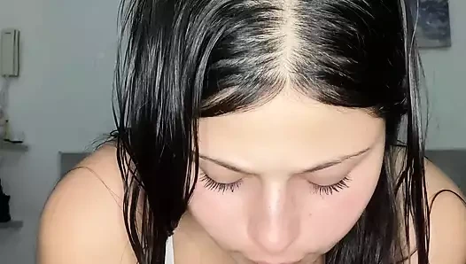 Ateşli latin kadın odasında mastürbasyon yapmayı seviyor.