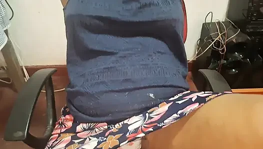 Sapık sekreter başarısız oldu ve sonra bunu yapmak istedi