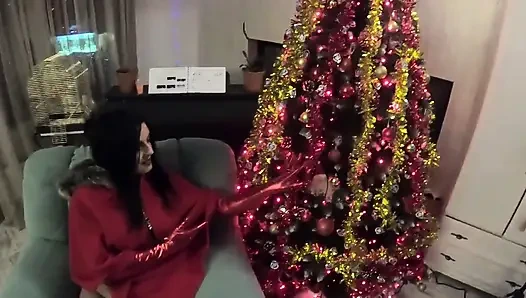 Noel Baba'nın azgın sürtük orta yaşlı seksi kadın oral seks, domaltmalı ve eldivenlere boşalma ve kırmızı ceket