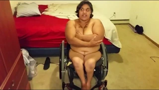 How someone with polio does a breast exam