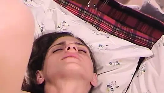 Genç hizmetçinin işteki ilk günü harika gidiyor