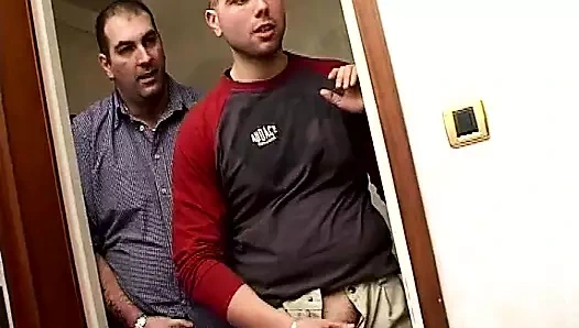 Komşunuz herkesi sikikleri ve şimdi o senin horoz #2 istiyor