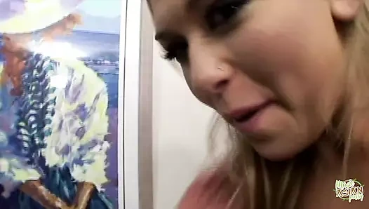 Bu süper sürtük Katsumi kaltak deliklerini iki süper büyük sığır sünneti ile dolduruyor