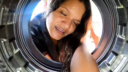 Çamaşır makinesine sıkıştım siyah yaraklı üvey oğlum benden faydalandı ve sikti