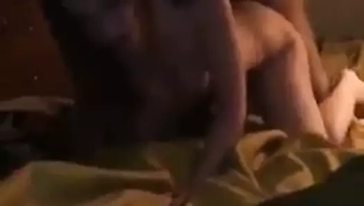 Irkçı beyaz kız hak ettiğini alır