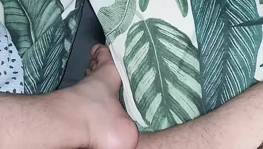 Üvey anne üvey oğluyla profesyonel bir sürtük gibi oynuyor