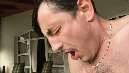 Seksi esmer milf ile deldi klitoris sikikleri açık havada