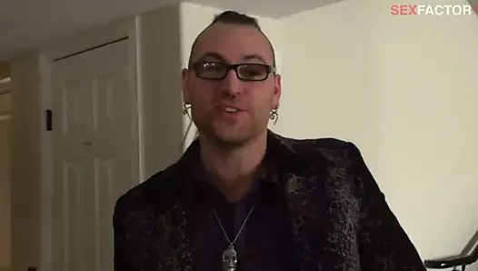 Ep102 bts052 - yarışmacılar avn kırmızı halısı için giyiniyor