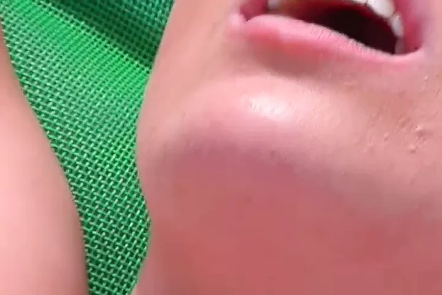 Genç bir sürtük ile bir sahne seviyor seks