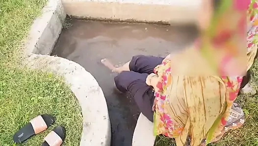 Pakistanlı jeju ateşli latin Sali'sini tuvalette sikiyor (Hintçe ses)