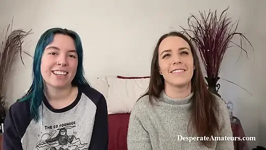 Çaresiz amatörler Olivia ve Alisha sıkı amcıklarını Jesses'in büyük sert yarağıyla siktiriyor