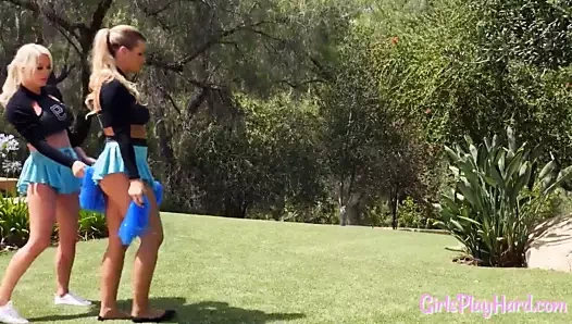 Busty amigo şeritler için 69 üzerinde the kanepe