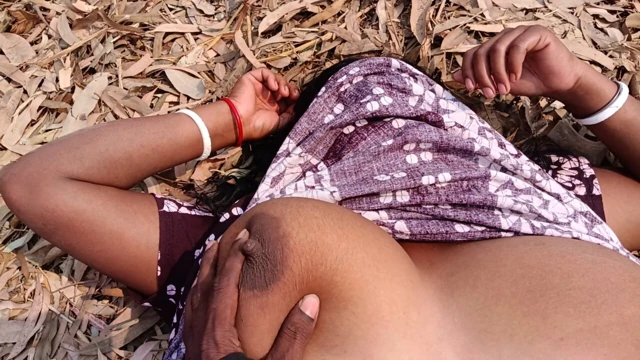 Desi hot bhabhi ki outdoor chudai