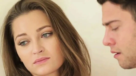 Eroticax, tatlı hamile genç kız romantik bir sikişiyor