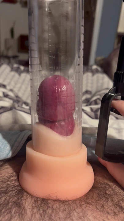 Sikimi pompalıyorum/ yarağımı pompalıyorum