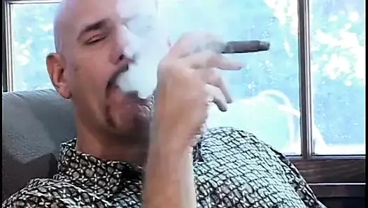 Azgın çikolata bebek beyaz yarağı tatmak ve sertçe sikişmek istiyor