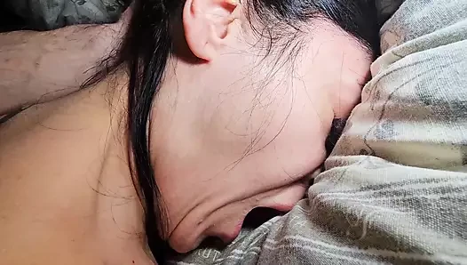 Saklanıyor, bugün kendini yarak gibi hissetmiyor.