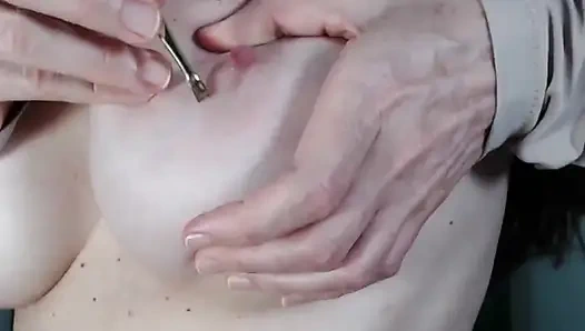 Meme uçları fetişi dondurma bal kıskaçları ve cımbız