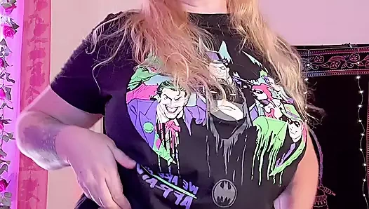 Azdırıyor ve kıyafetlerimi çıkarıyor