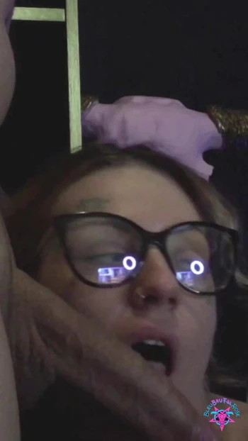 ГОРНИЧНАЯ РОЗА - ПОЛНОЕ ПОРНО ВИДЕО НА МОЕМ ПРОФИЛЬ