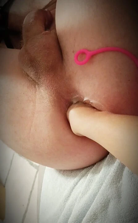 Kız bana yumruk sokuyor