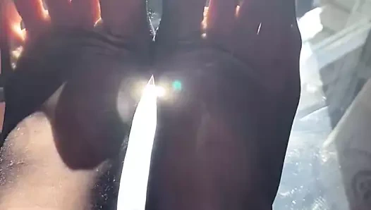 Güneşte naylon ayaklar