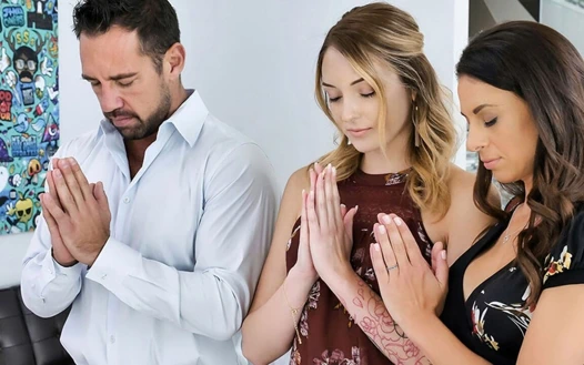 Koruyucu aile sevimli yetim genç kızı sikiyor