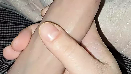 Üvey anne bir karar alırken büyük yarakla mastürbasyon yapıyor