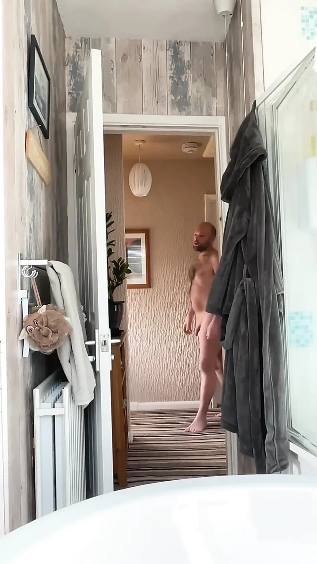 Morningwood Beni Banyoya Kadar Takip Etti