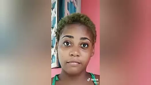 Bir erkeğin dikkatini saniyeler içinde nasıl çekersiniz?