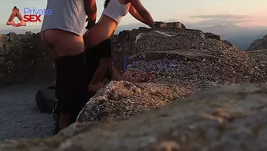 Ziyarete açık bir kalede açık havada götümü parçalıyor