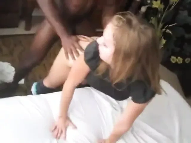 Genç eş hoşlanır bbc ve sağlar onu boşalmak üzerinde alyans