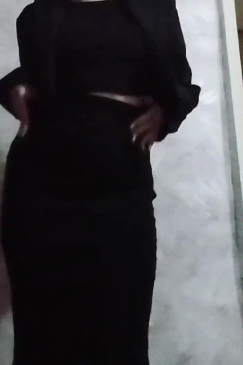 Üniversiteden geldim, senin için soyunuyorum ve striptiz dansı yapıyorum, bana bak