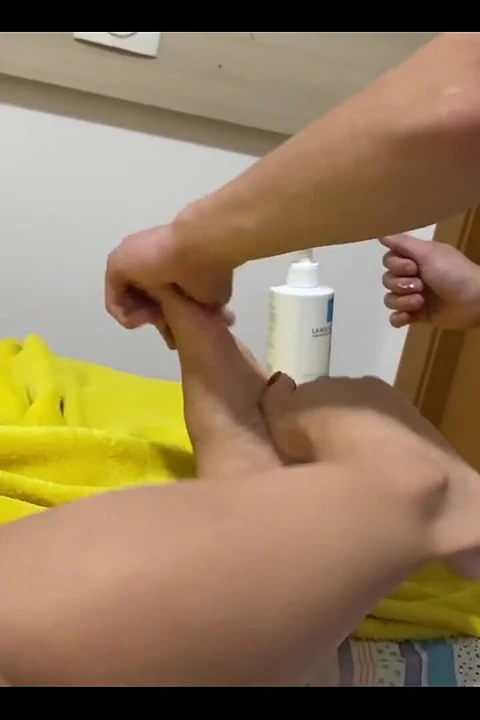 Bugün Mrpine'i ayaklarıma losyon koymaya ikna ettim