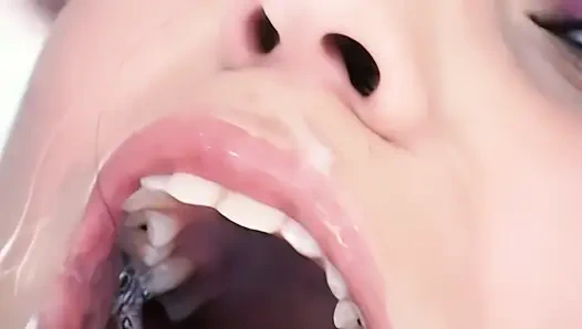 Orta yaşlı seksi anneyi sikiyor