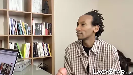 Doktor gilf ile büyük memeler impaled derin üzerinde sert siyah çük