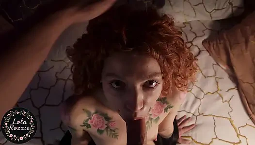 Genç kızıl saçlı evli kadın ağzına boşalana kadar emiyor ve gırtlağına kadar alıyor