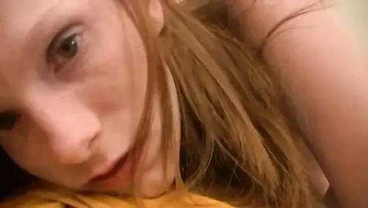 Çirkin ev hanımı azgın amında büyük sert bir yarak için açgözlü