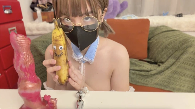 Boo erkek arkadaşının hediyesını açıyor: uzun kontrol edilebilir büyük zenci yarağı ve sert boşalıyor