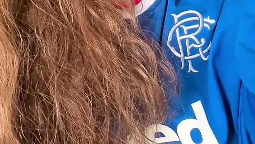 Orta yaşlı seksi kadın komşu izlemeni istiyor