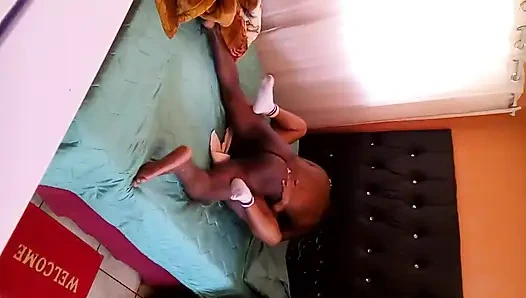 Janet bacağını kaldır