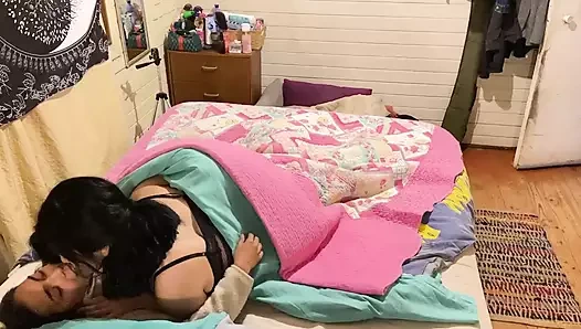 En iyi arkadaşımı öptüm - ilk üçlü seks