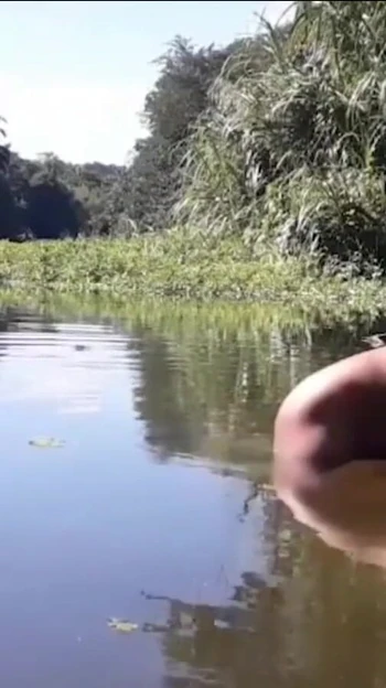 Захватывающий момент из "Я ПОШЕЛ НА РЫБАЛКУ С МОИМ ОТЧИМОМ, И ОН СКАЗАЛ МНЕ ПРИНЯТЬ ВАННУ ТОЛЬКО В МОИХ ТРУСИКАХ"